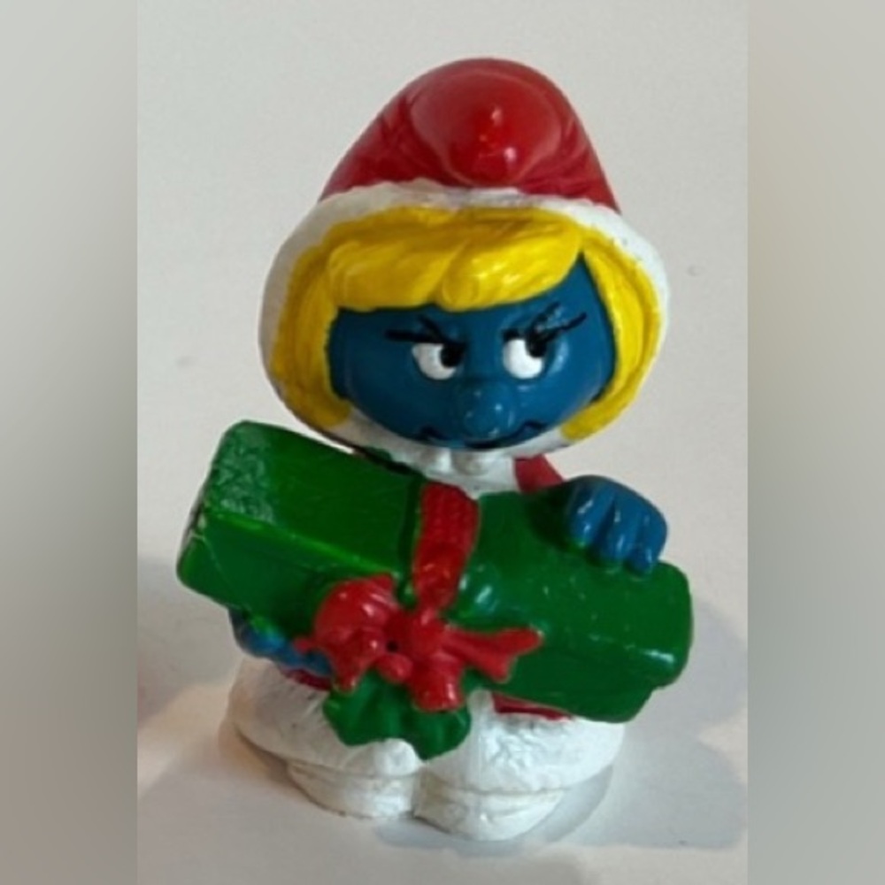 SMURFETTE- Christmas Figure. Vintage 1983